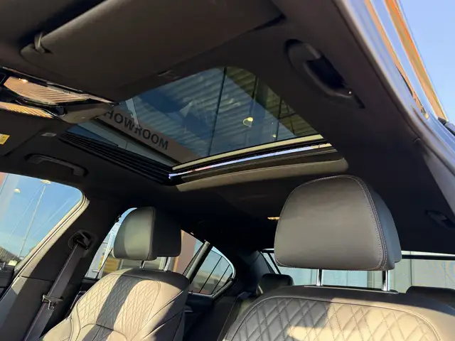 BMW 5 Series view 6