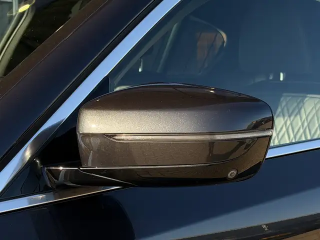 BMW 5 Series view 11