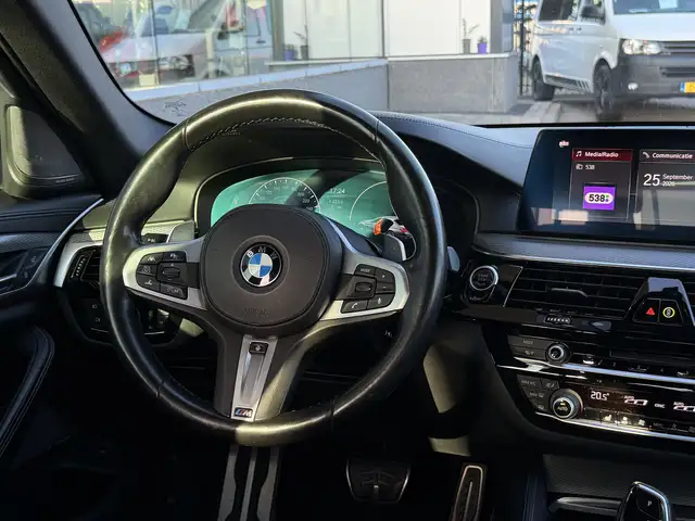 BMW 5 Series view 17