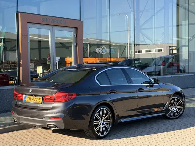 BMW 5 Series view 29