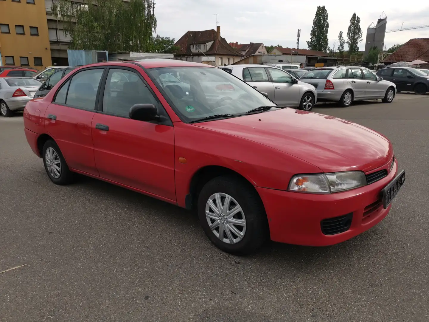 Mitsubishi Lancer 1300 GLX Automatik Rojo - 2