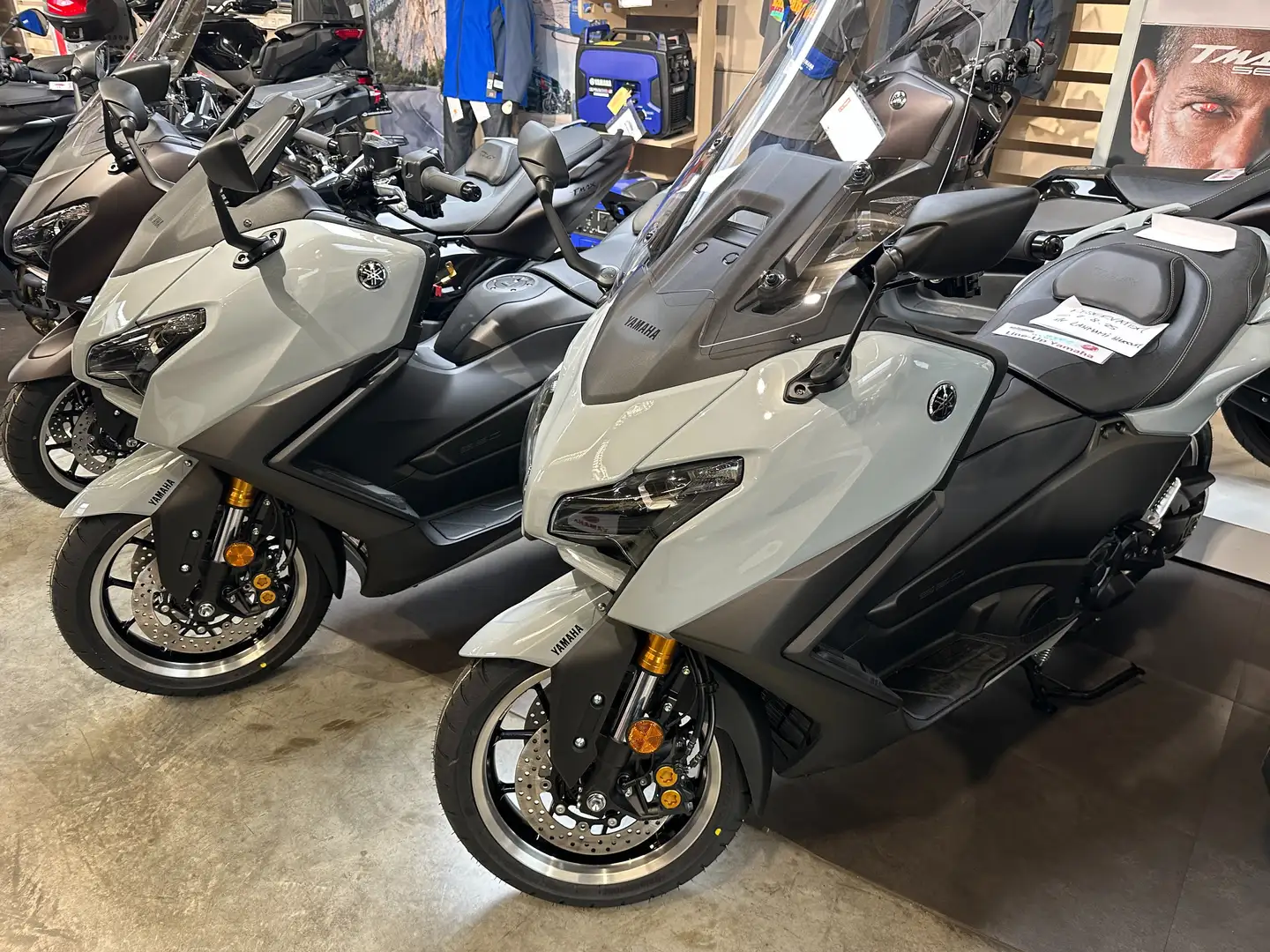 Yamaha TMAX 560 TECH MAX Gris - 2