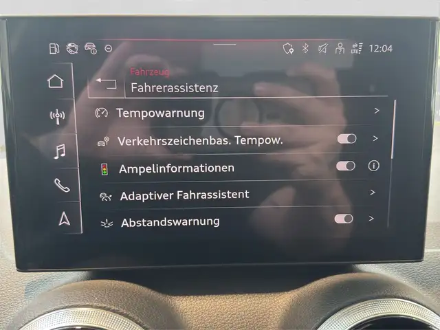 Audi Q2 view 13