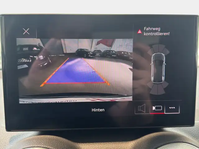 Audi Q2 view 12