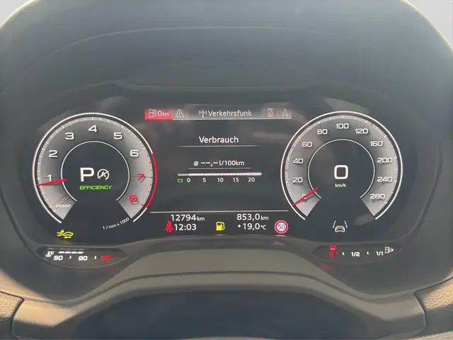 Audi Q2 view 10