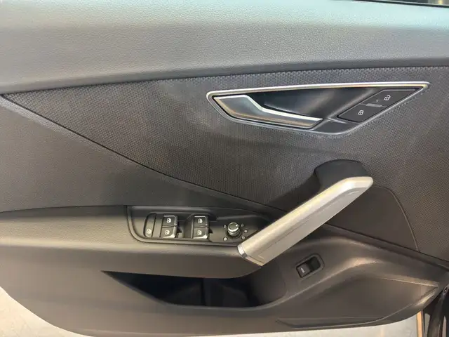 Audi Q2 view 8