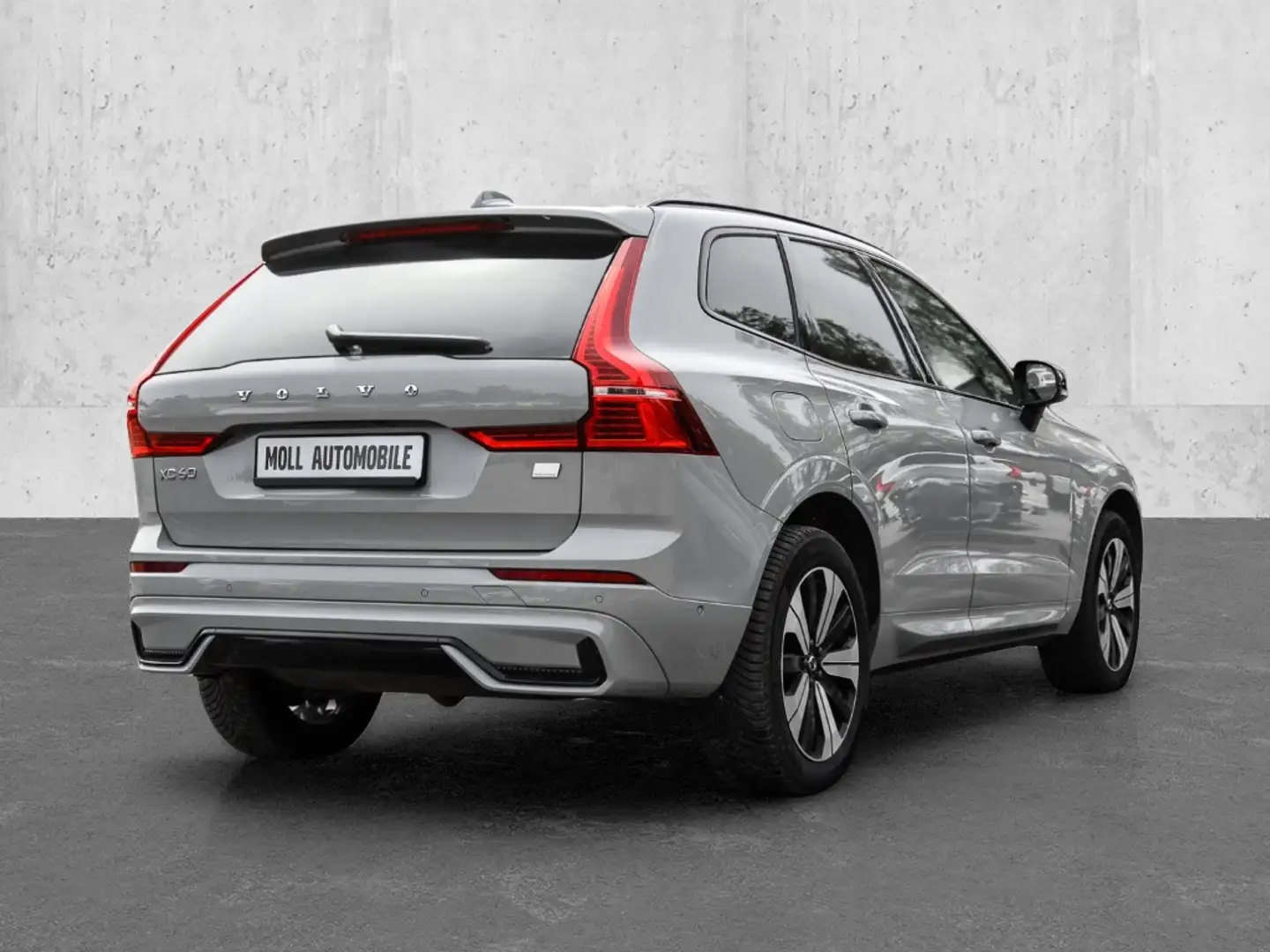 Volvo XC60 Plus Dark Recharge Plug-In Hybrid AWD T6 Twin Engi Szürke - 2