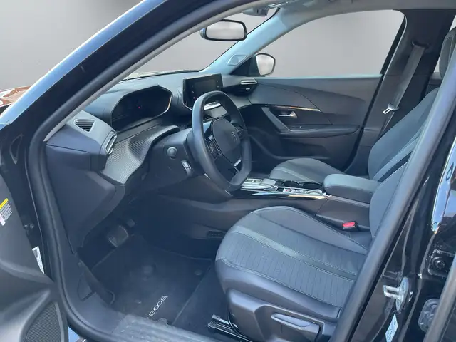 Peugeot 2008 view 11