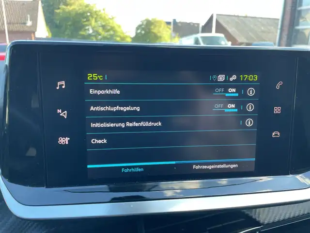 Peugeot 2008 view 16