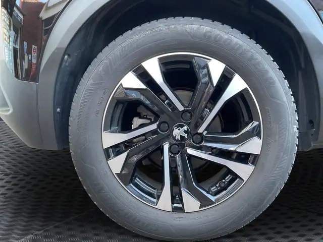 Peugeot 2008 view 9