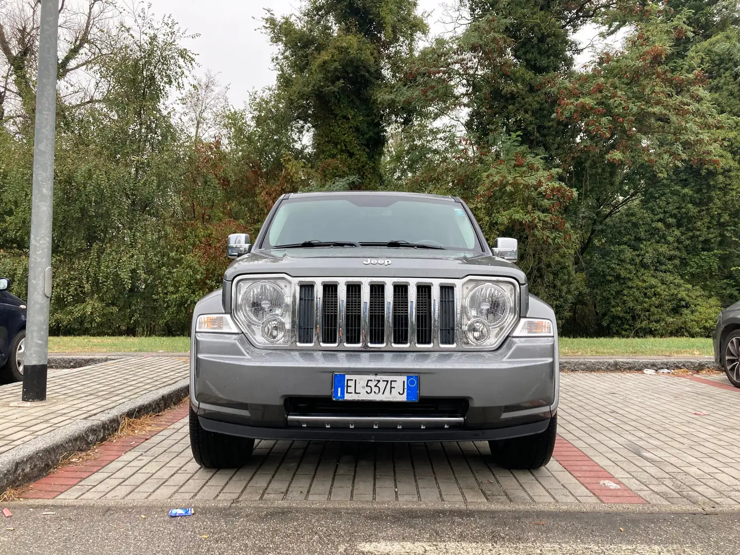 Jeep Cherokee Limite 2.8 crd Gris - 2