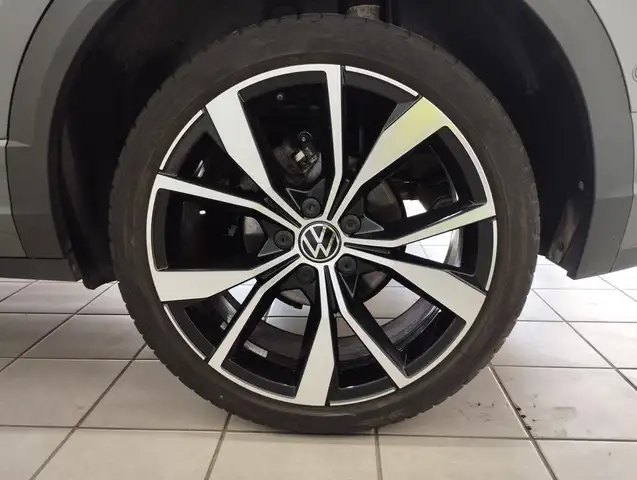Volkswagen T-Roc view 8