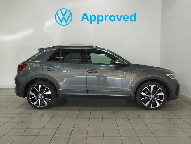 Volkswagen T-Roc view 3