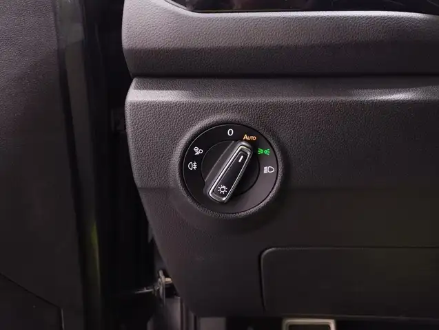 Volkswagen T-Roc view 13