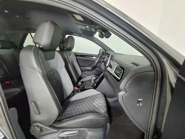 Volkswagen T-Roc view 5