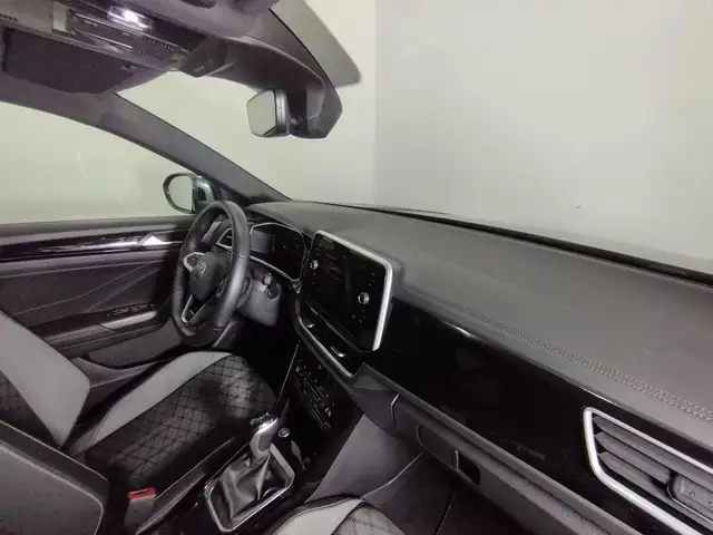 Volkswagen T-Roc view 18