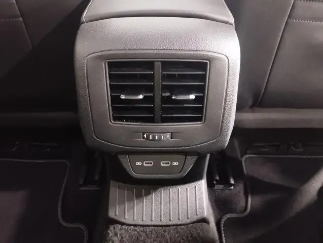 Volkswagen T-Roc view 19