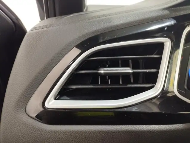 Volkswagen T-Roc view 12