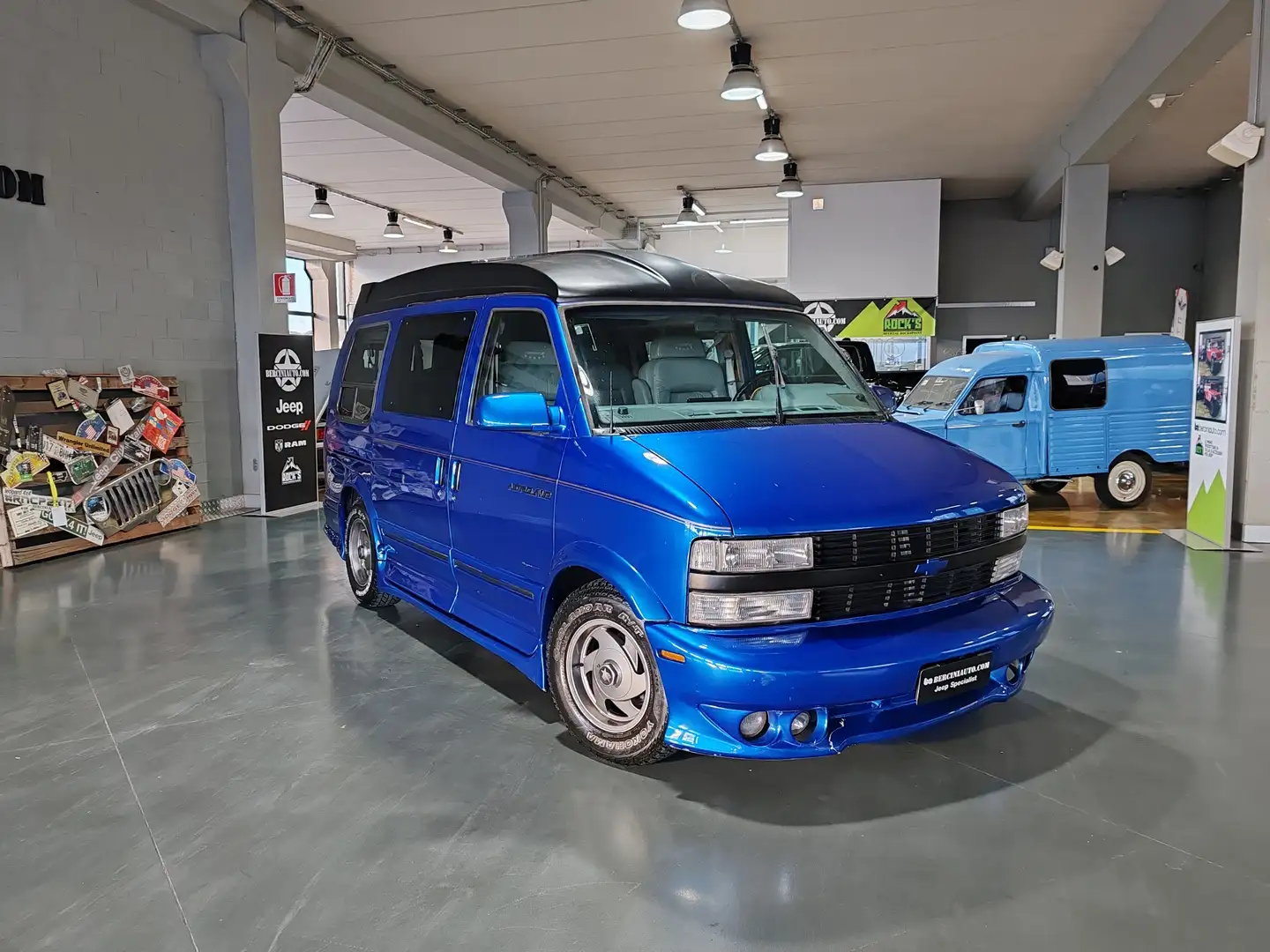 Chevrolet Astro Blau - 2