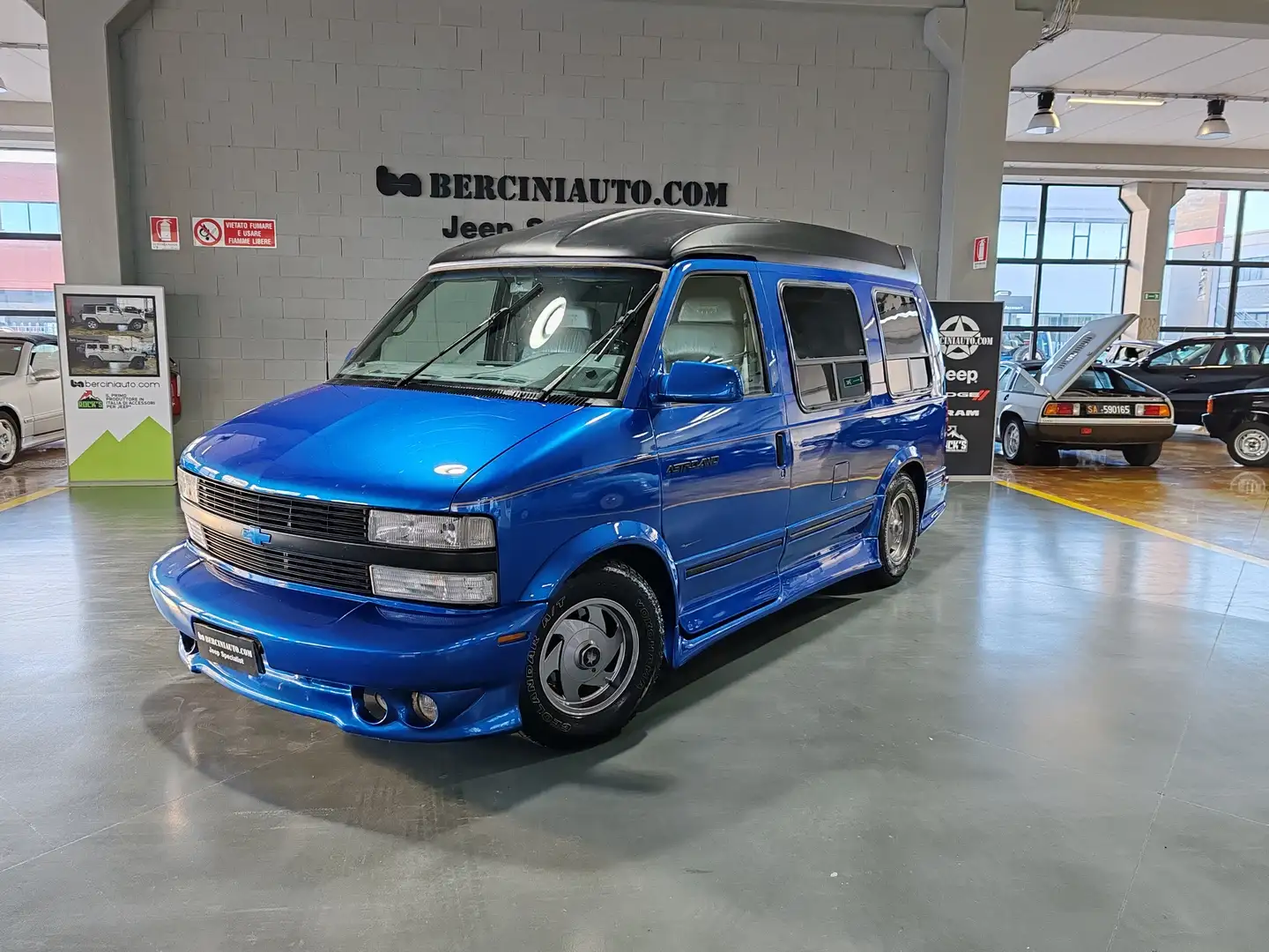 Chevrolet Astro Blau - 1