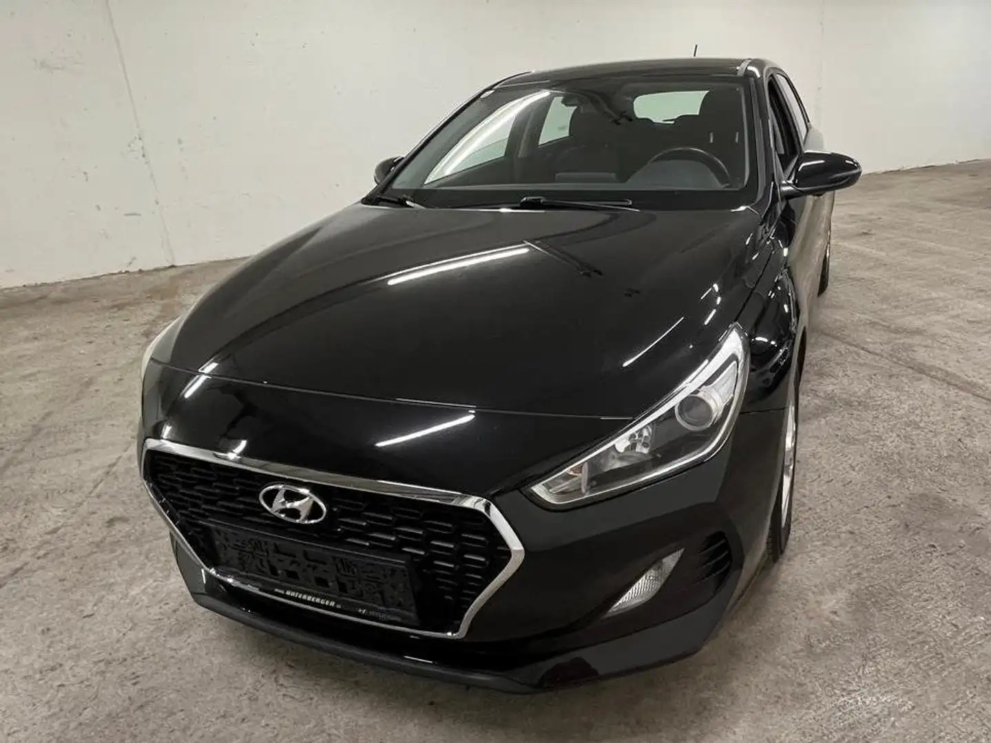 Hyundai i30 Pure Schwarz - 1