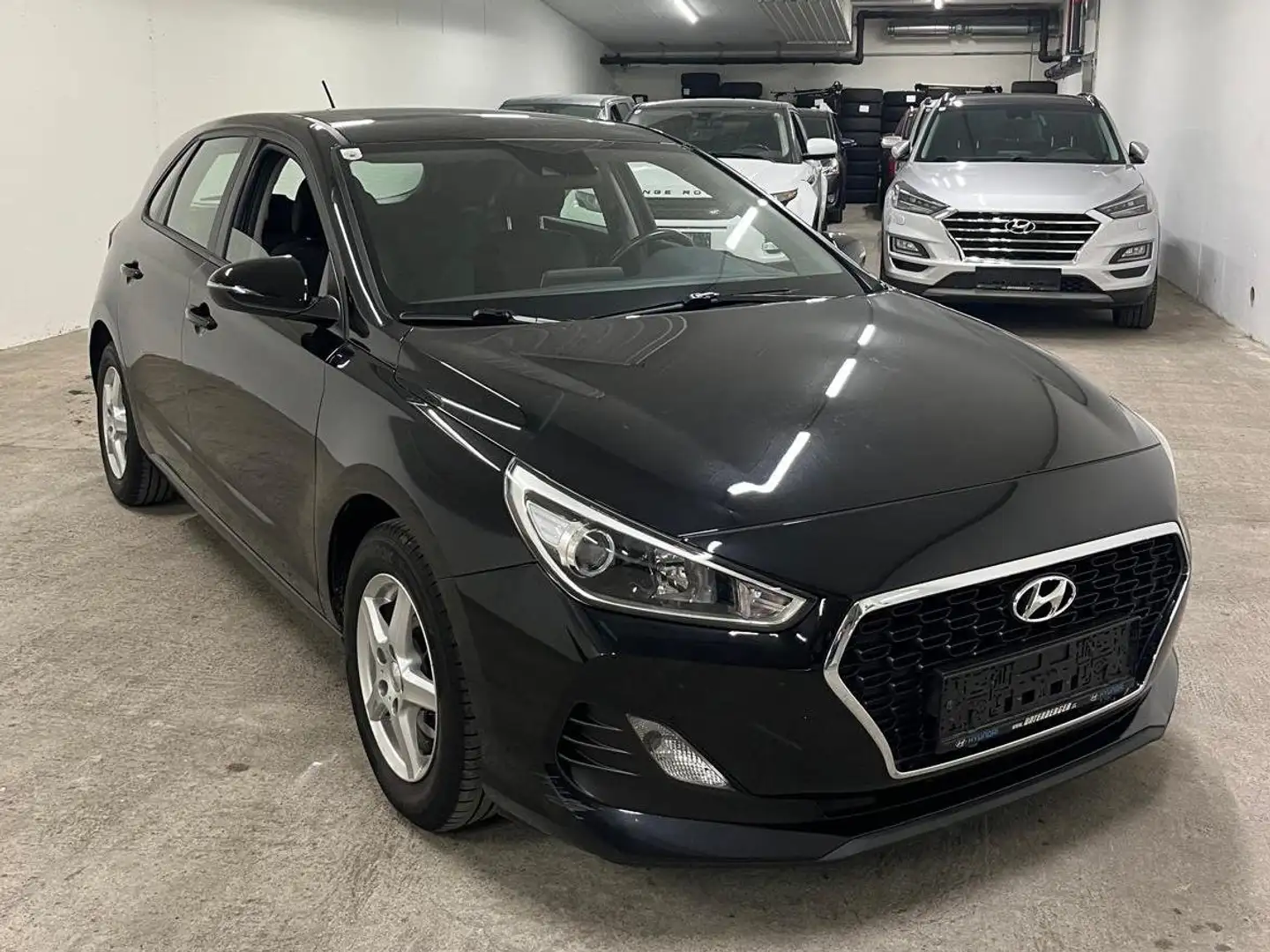 Hyundai i30 Pure Schwarz - 2