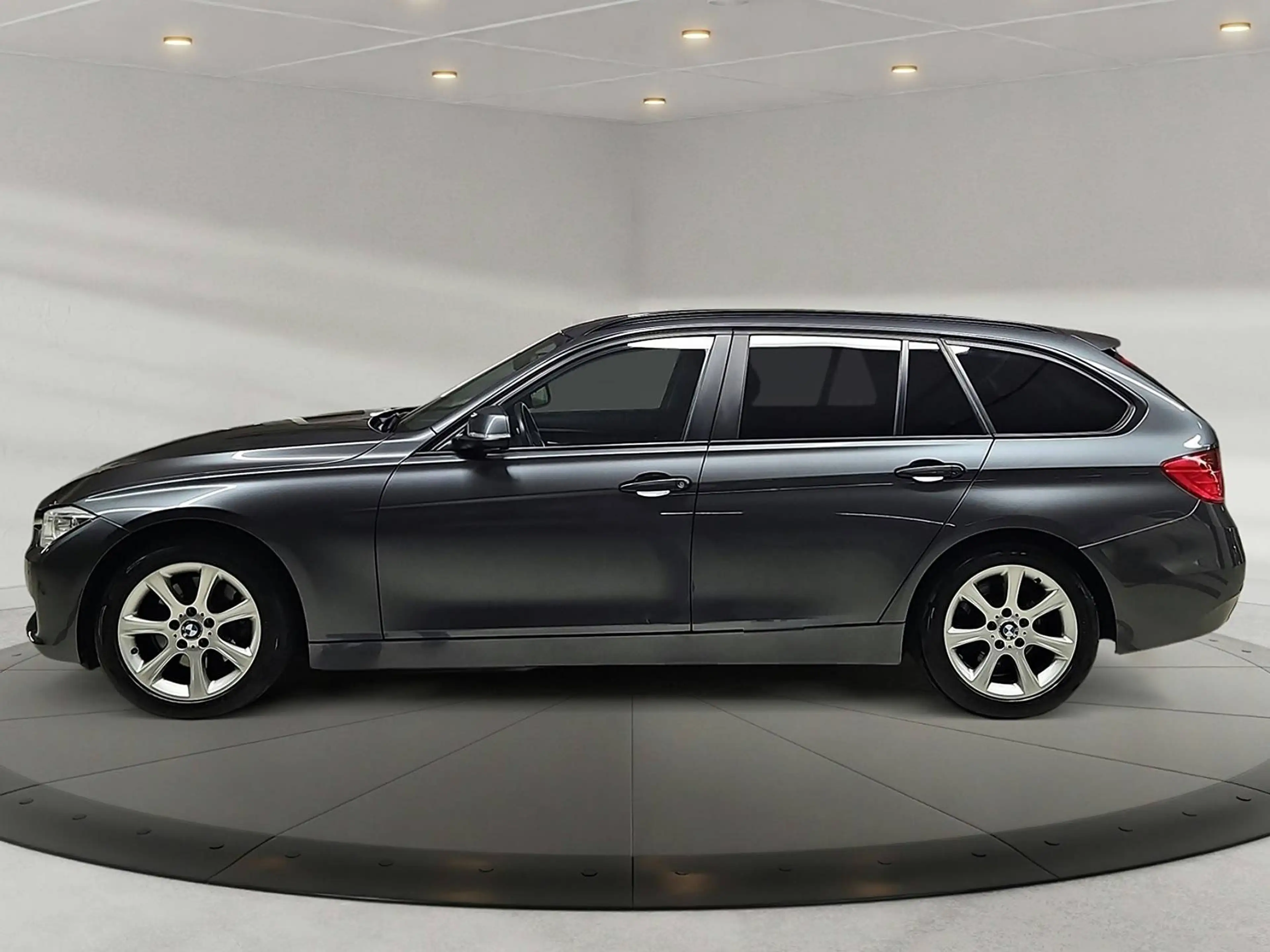 BMW 330 d xDrive * XENON * SZH * NAVI - PROFESSIONAL * PDC * — photo 2