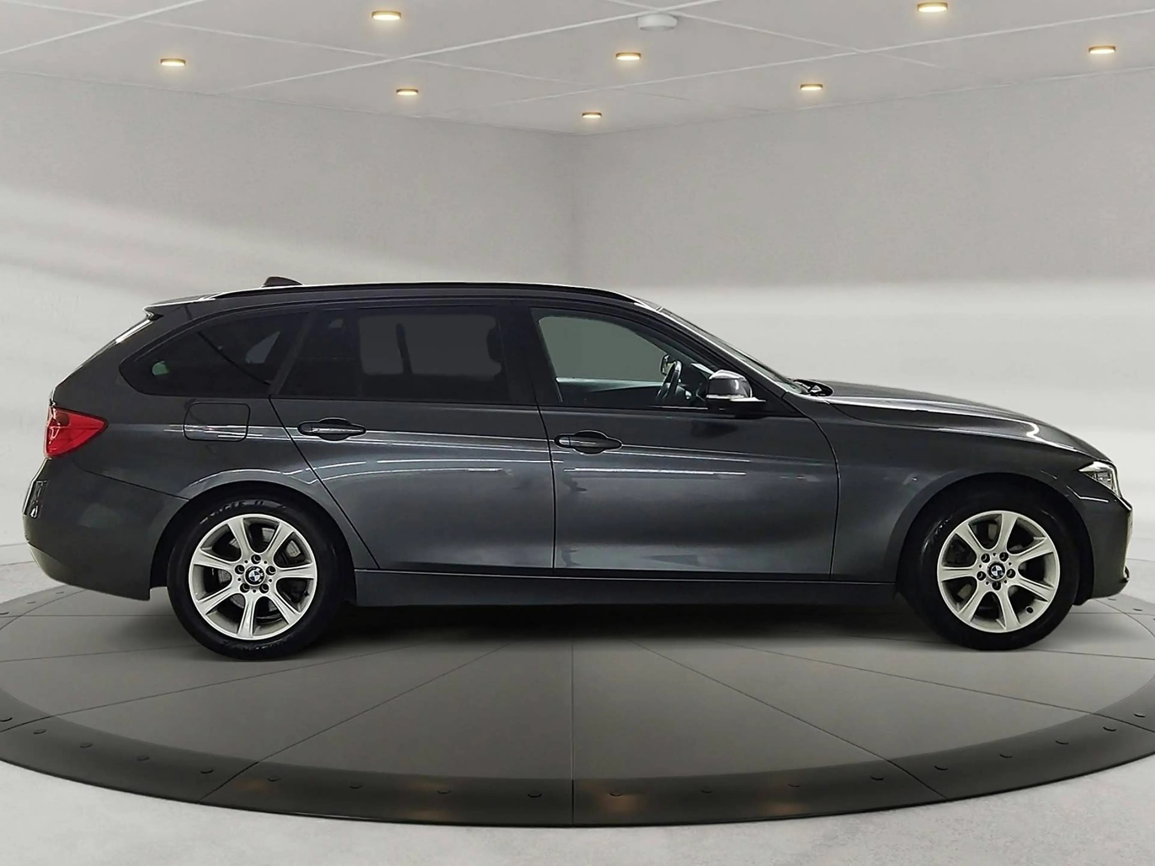 BMW 330 d xDrive * XENON * SZH * NAVI - PROFESSIONAL * PDC * — photo 6