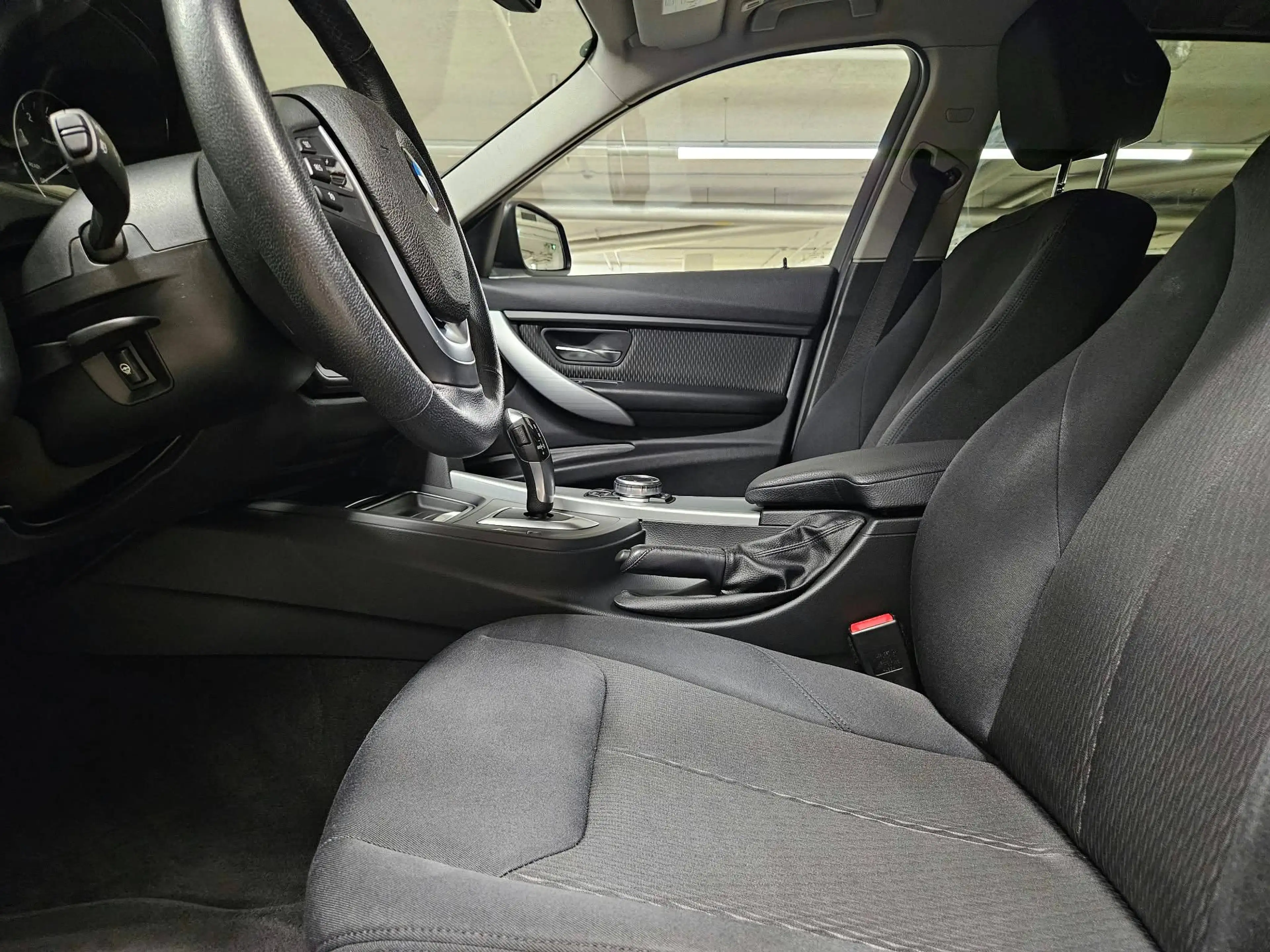 BMW 330 d xDrive * XENON * SZH * NAVI - PROFESSIONAL * PDC * — photo 12