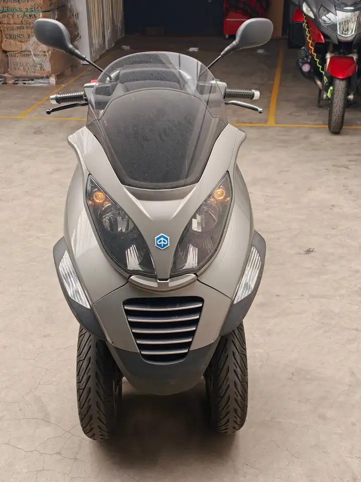 Piaggio MP3 250