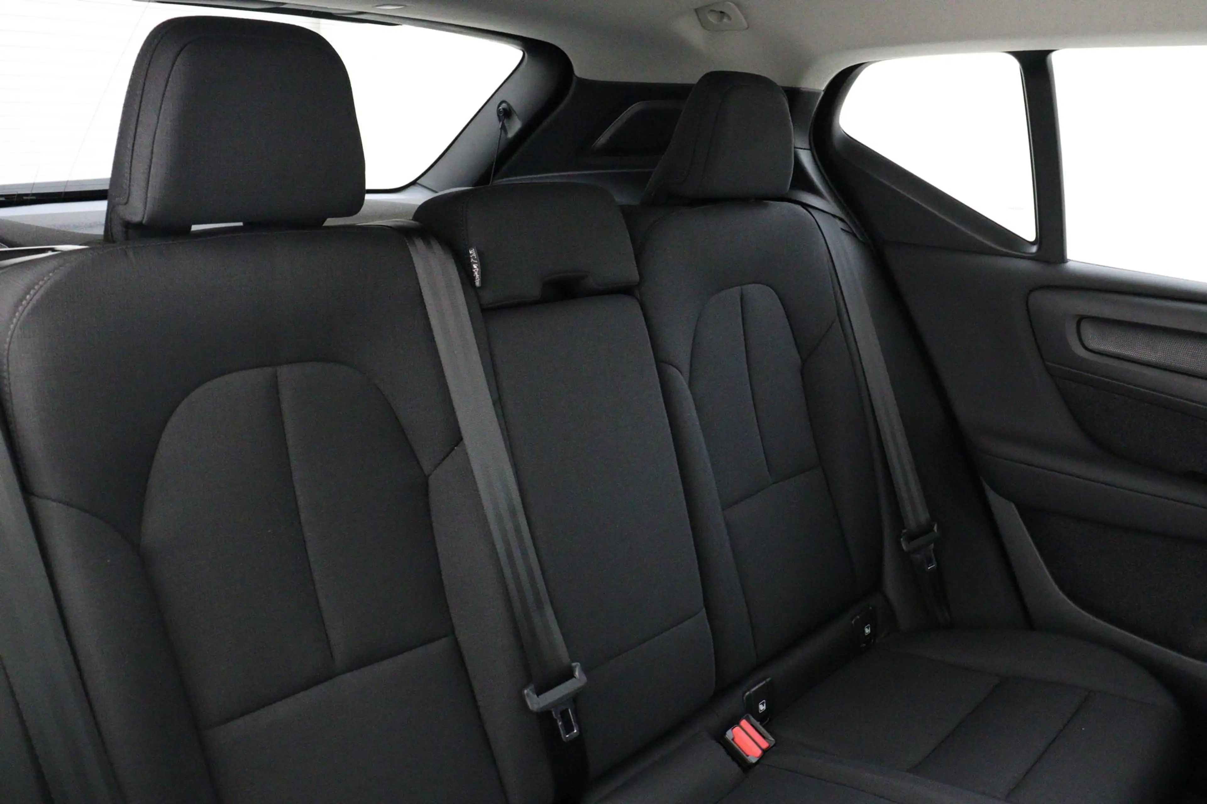 Volvo EX40 SINGLE MOTOR ESSENTIAL 70 kWh -CAMERA|CRUISE|METAL — photo 14