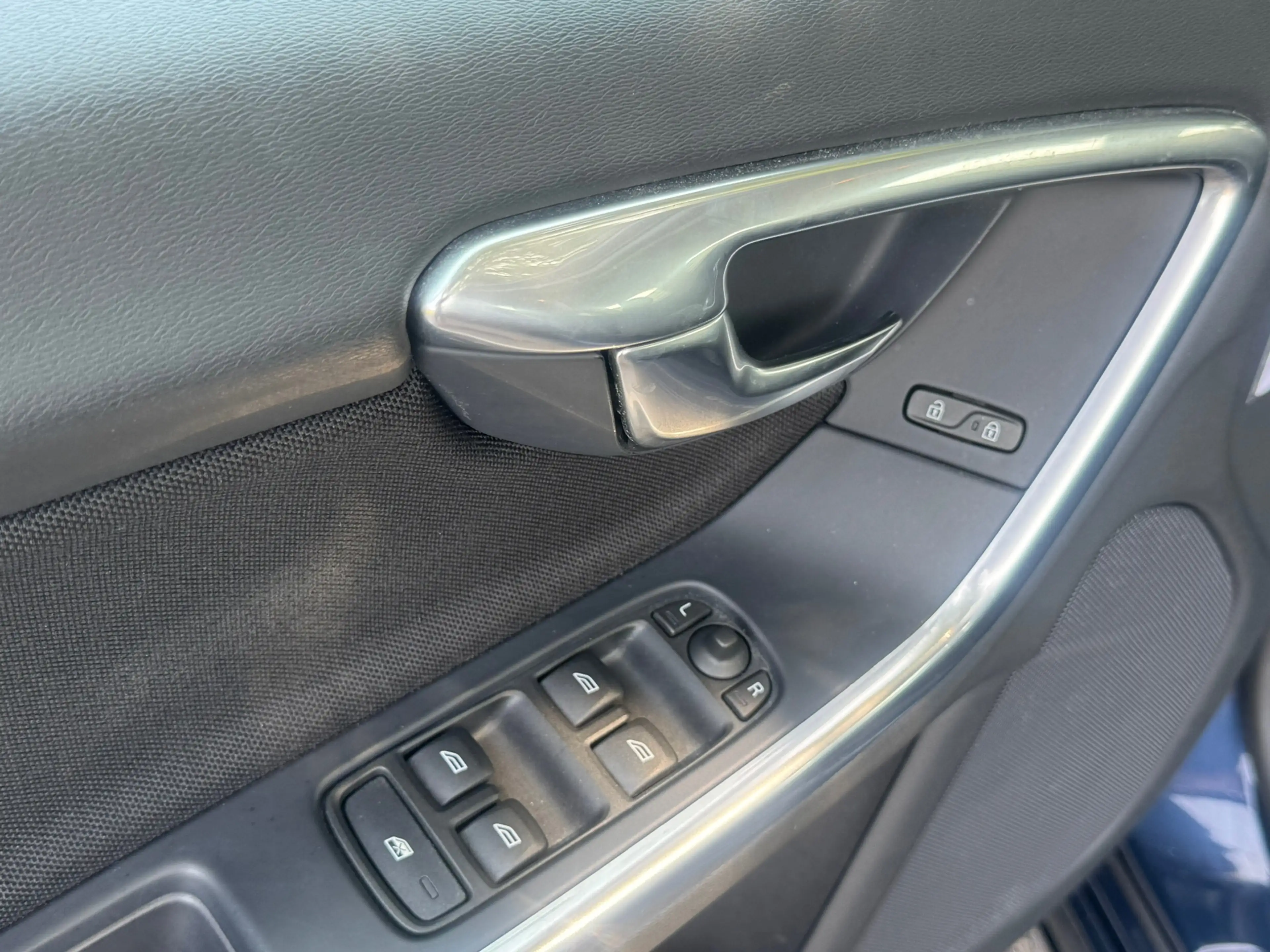 Volvo S60 1.6 T4 Kinetic 180PK AUTOMAAT! Navi l Cruise l LED — photo 34