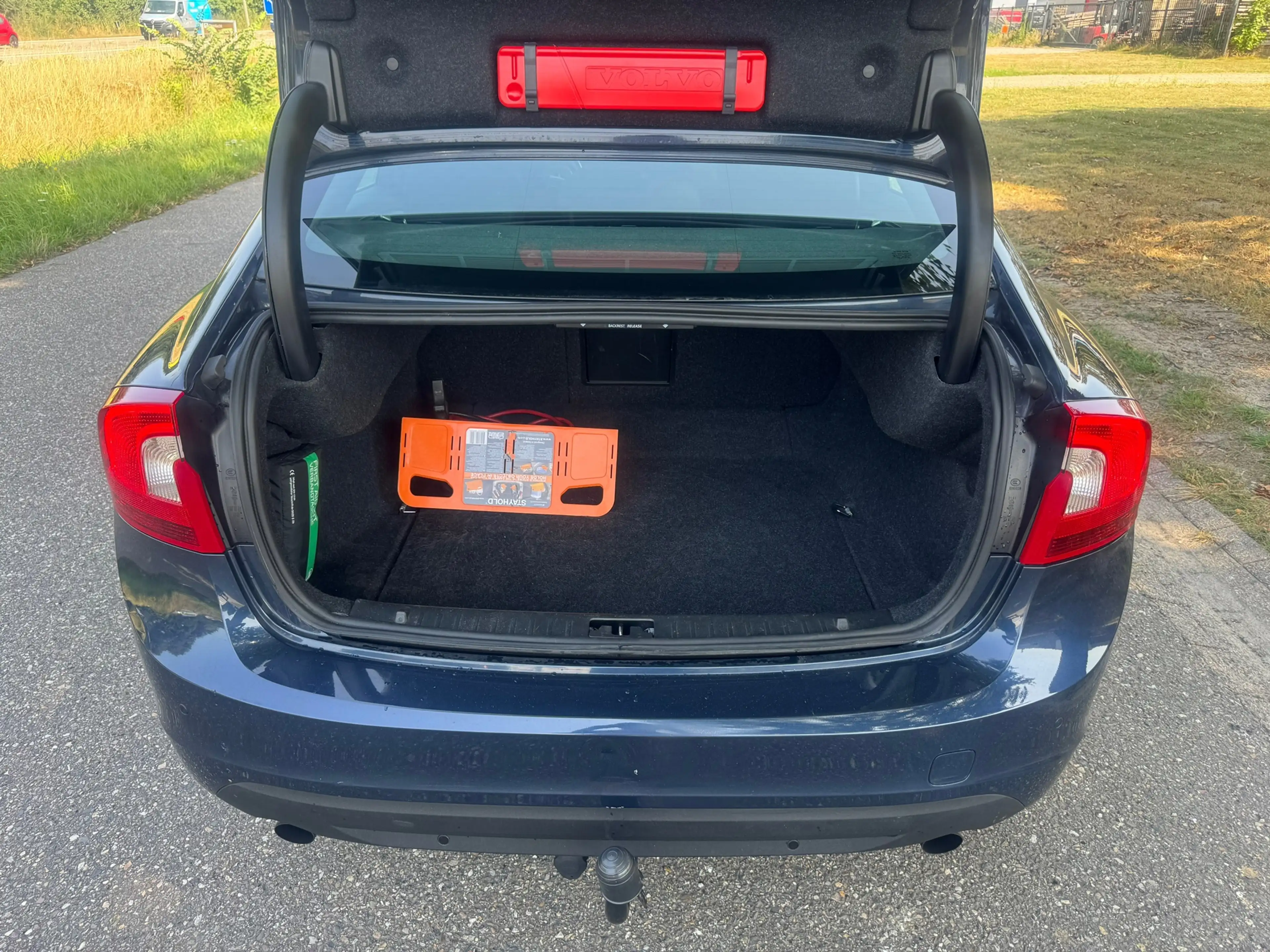 Volvo S60 1.6 T4 Kinetic 180PK AUTOMAAT! Navi l Cruise l LED — photo 36