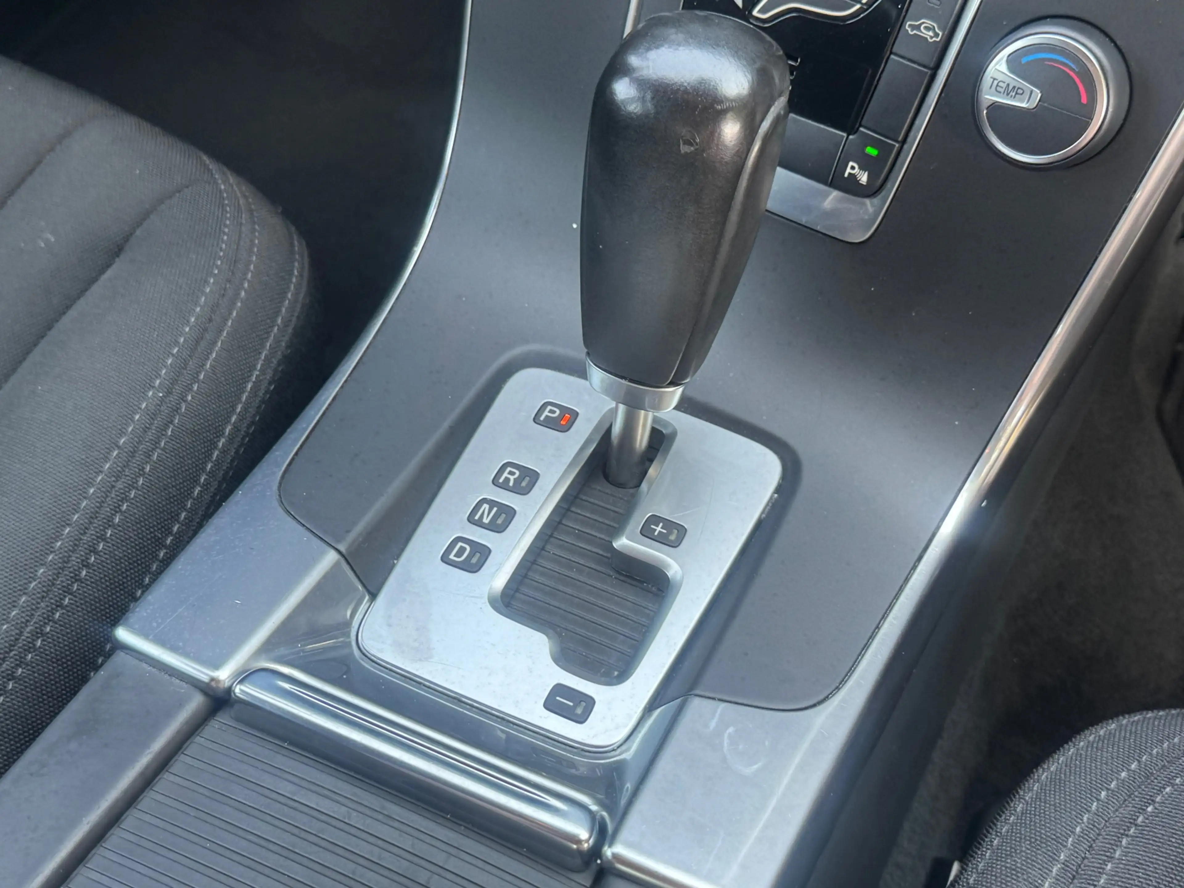 Volvo S60 1.6 T4 Kinetic 180PK AUTOMAAT! Navi l Cruise l LED — photo 27