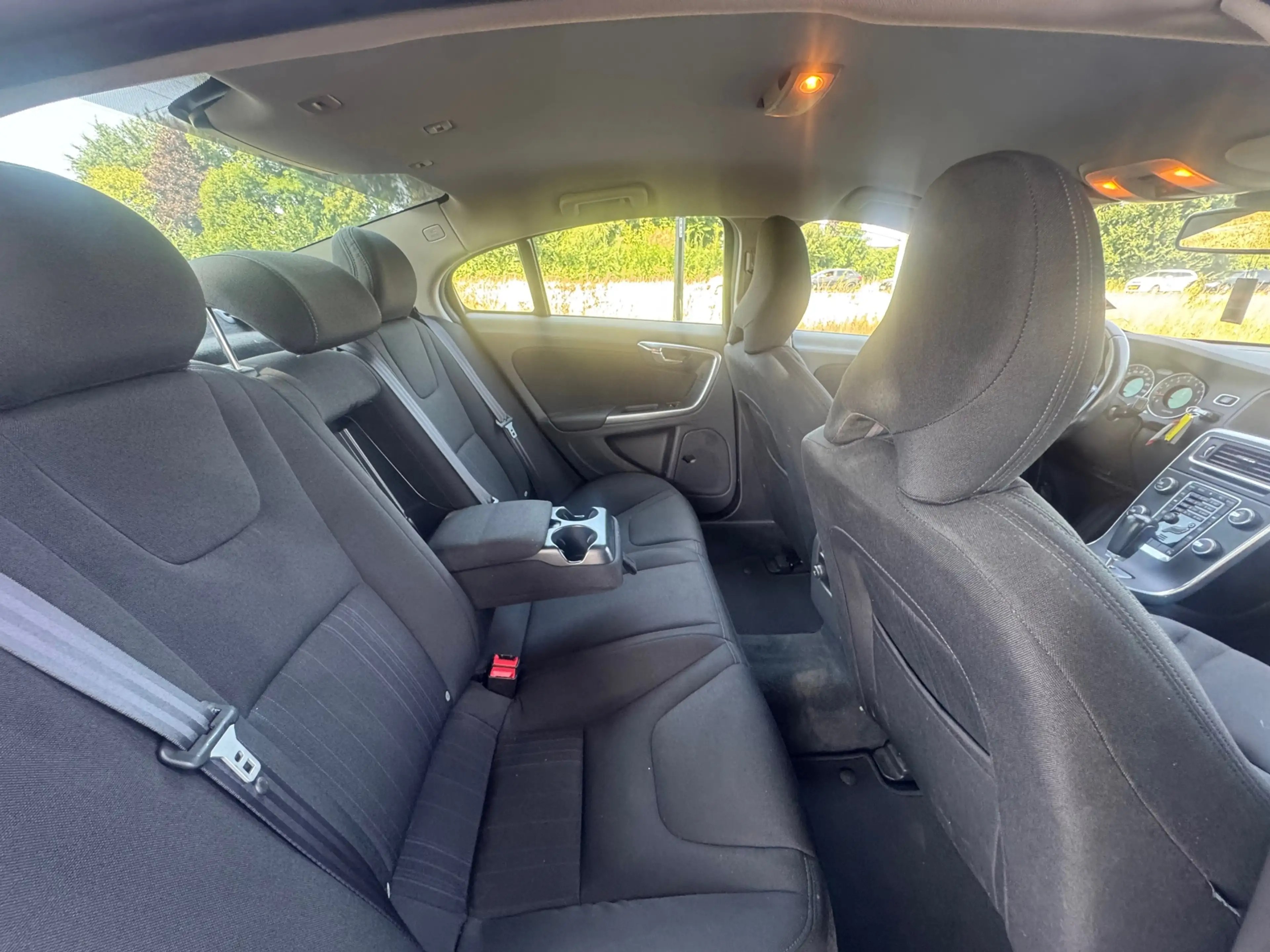 Volvo S60 1.6 T4 Kinetic 180PK AUTOMAAT! Navi l Cruise l LED — photo 21