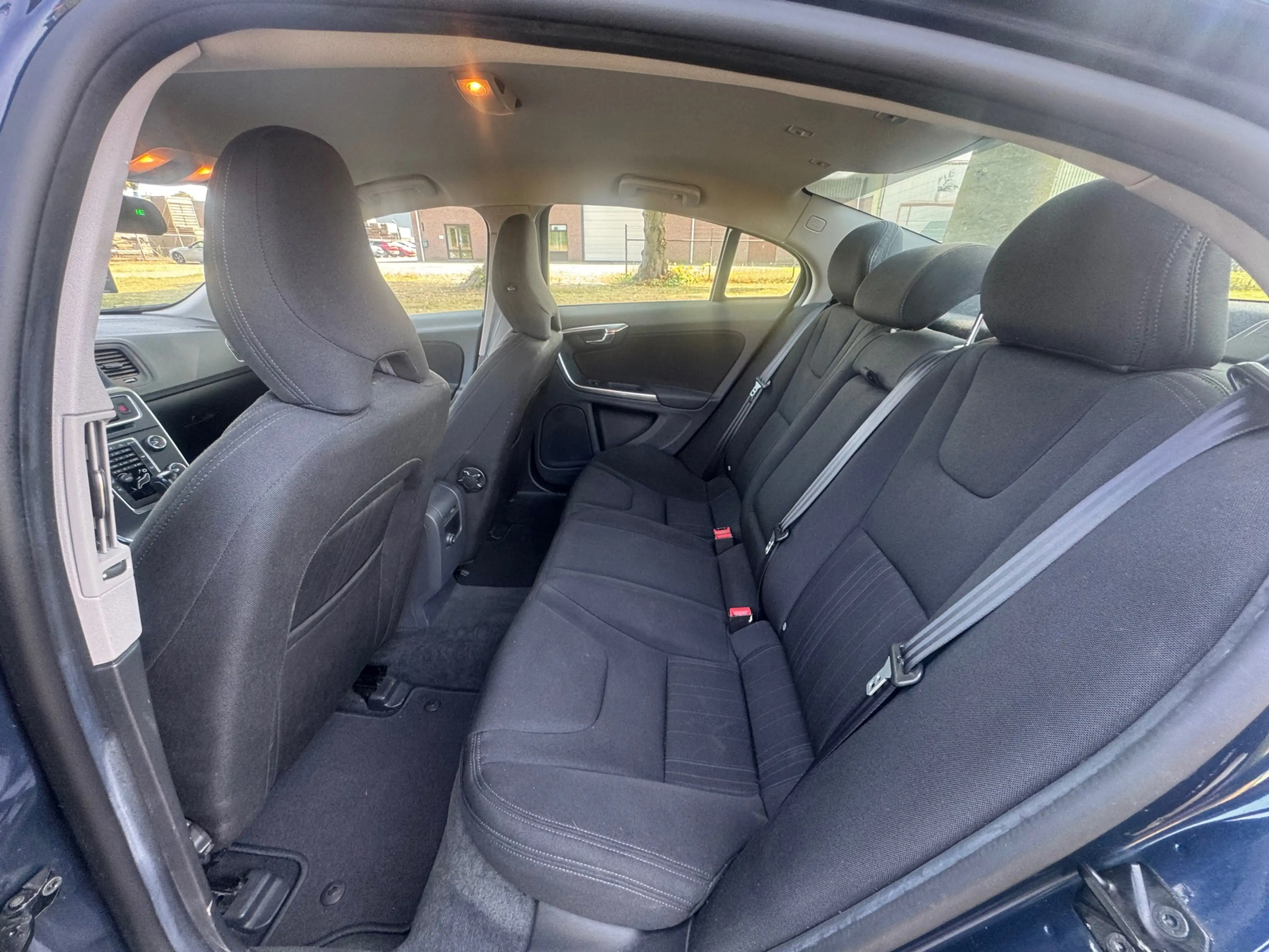 Volvo S60 1.6 T4 Kinetic 180PK AUTOMAAT! Navi l Cruise l LED — photo 22