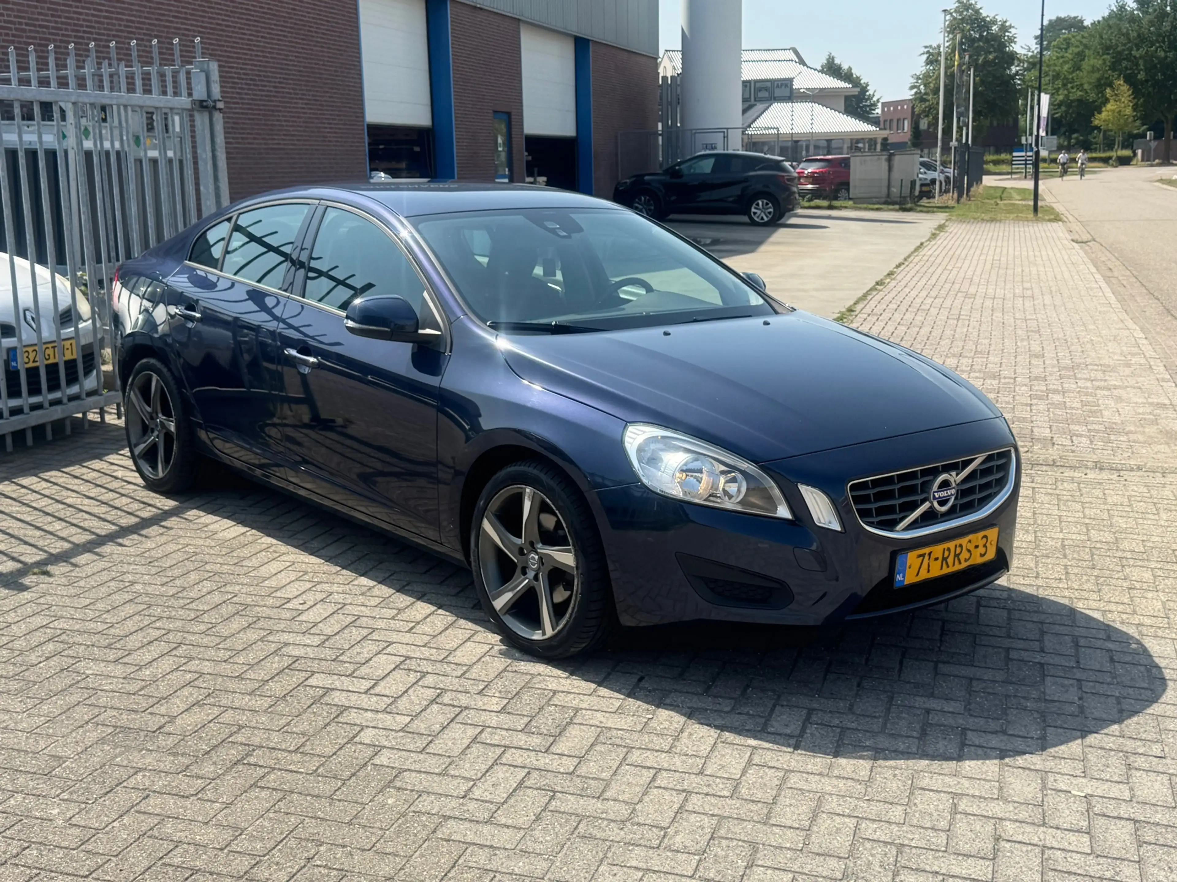 Volvo S60 1.6 T4 Kinetic 180PK AUTOMAAT! Navi l Cruise l LED — photo 3