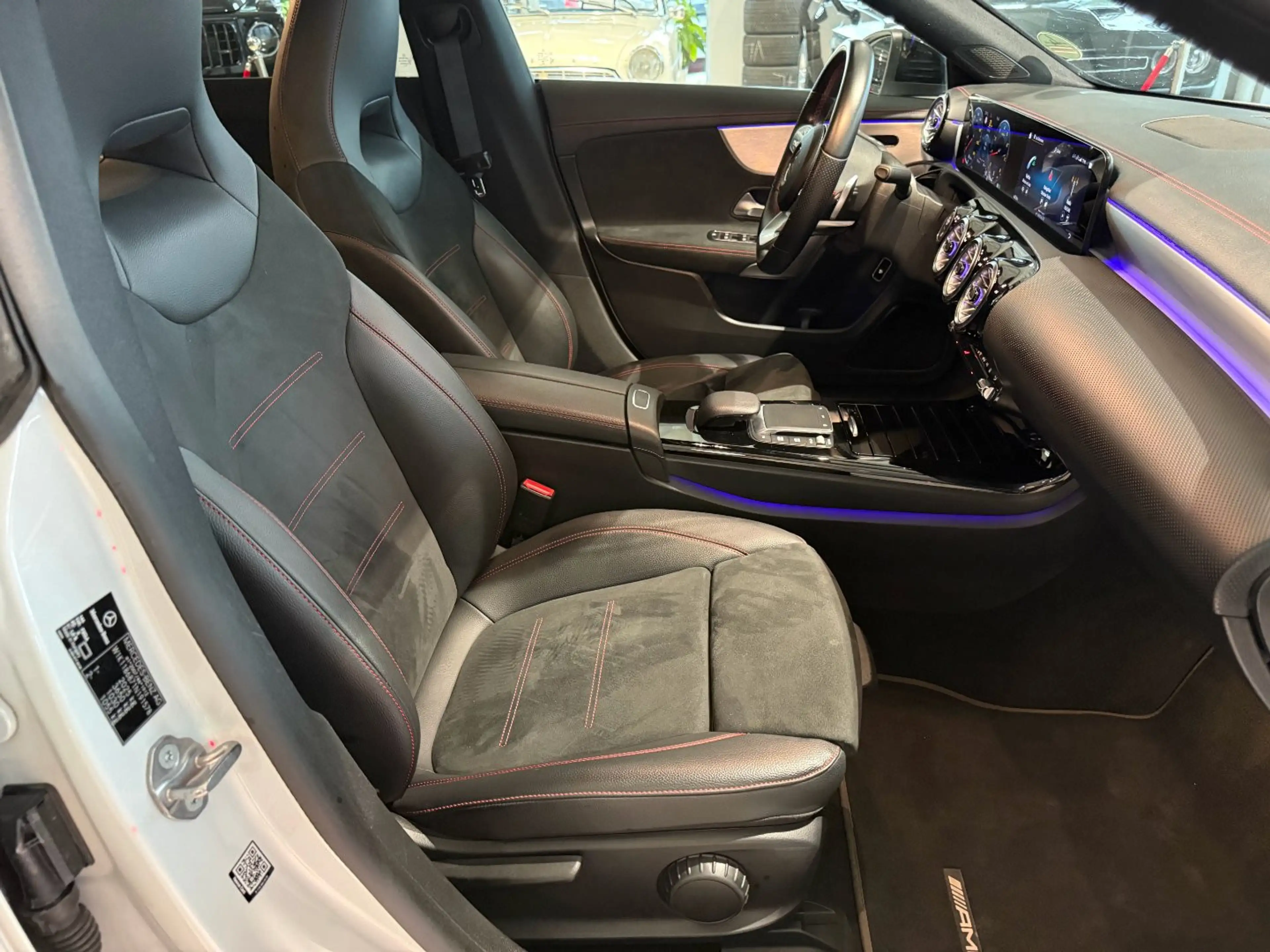 Mercedes-Benz CLA 200 CLA 200 AMG Line Exterieur & Interieur Night-Paket — photo 11