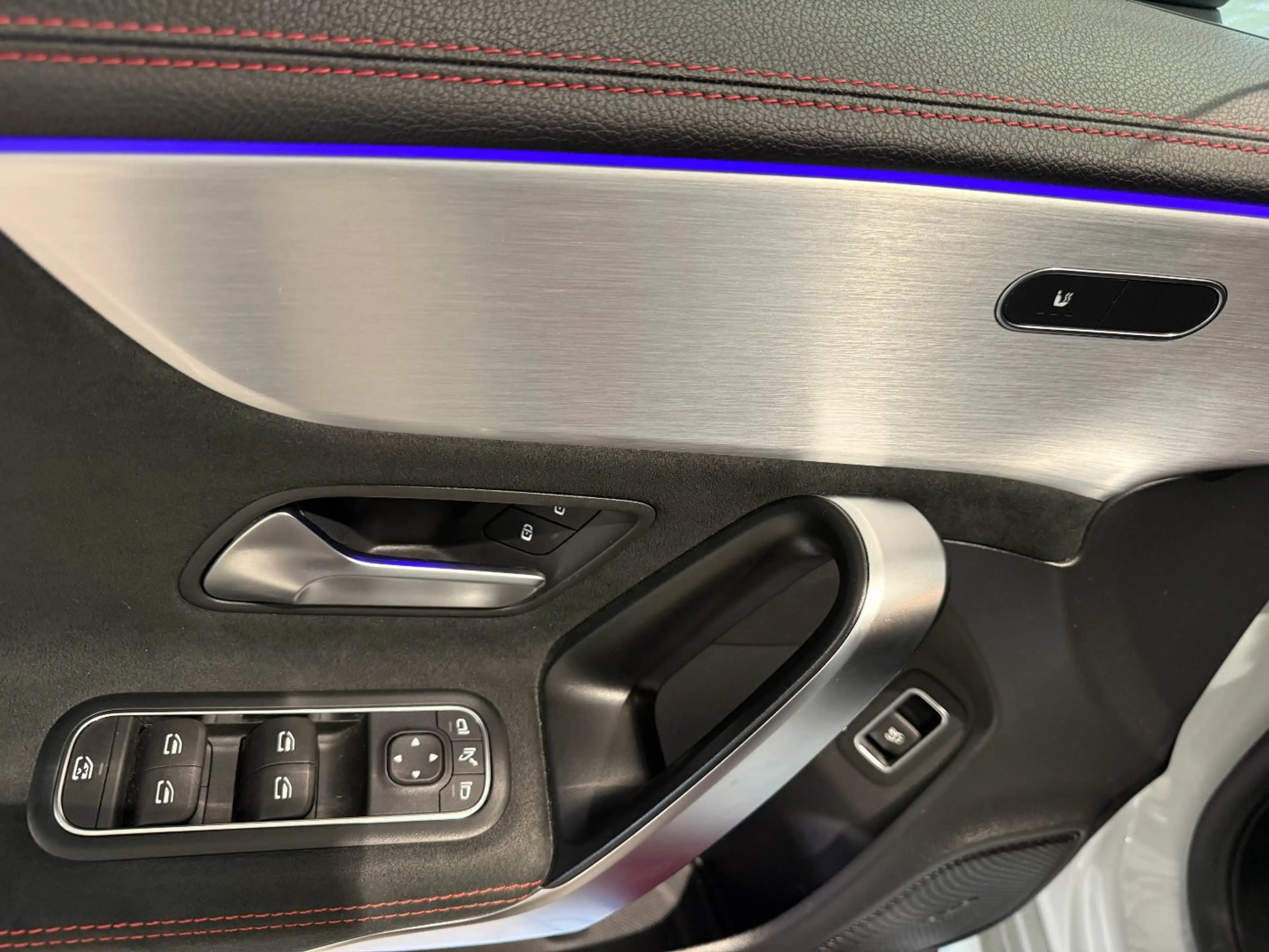 Mercedes-Benz CLA 200 CLA 200 AMG Line Exterieur & Interieur Night-Paket — photo 15