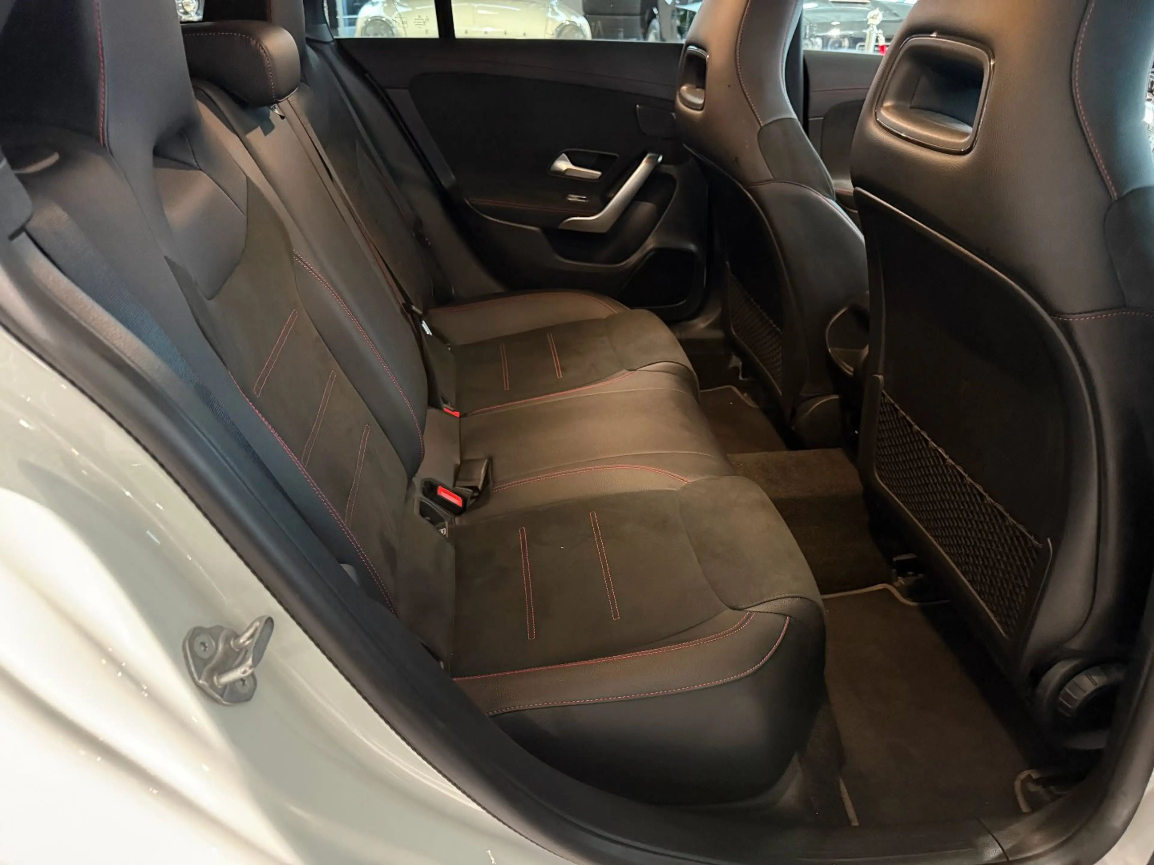Mercedes-Benz CLA 200 CLA 200 AMG Line Exterieur & Interieur Night-Paket — photo 10