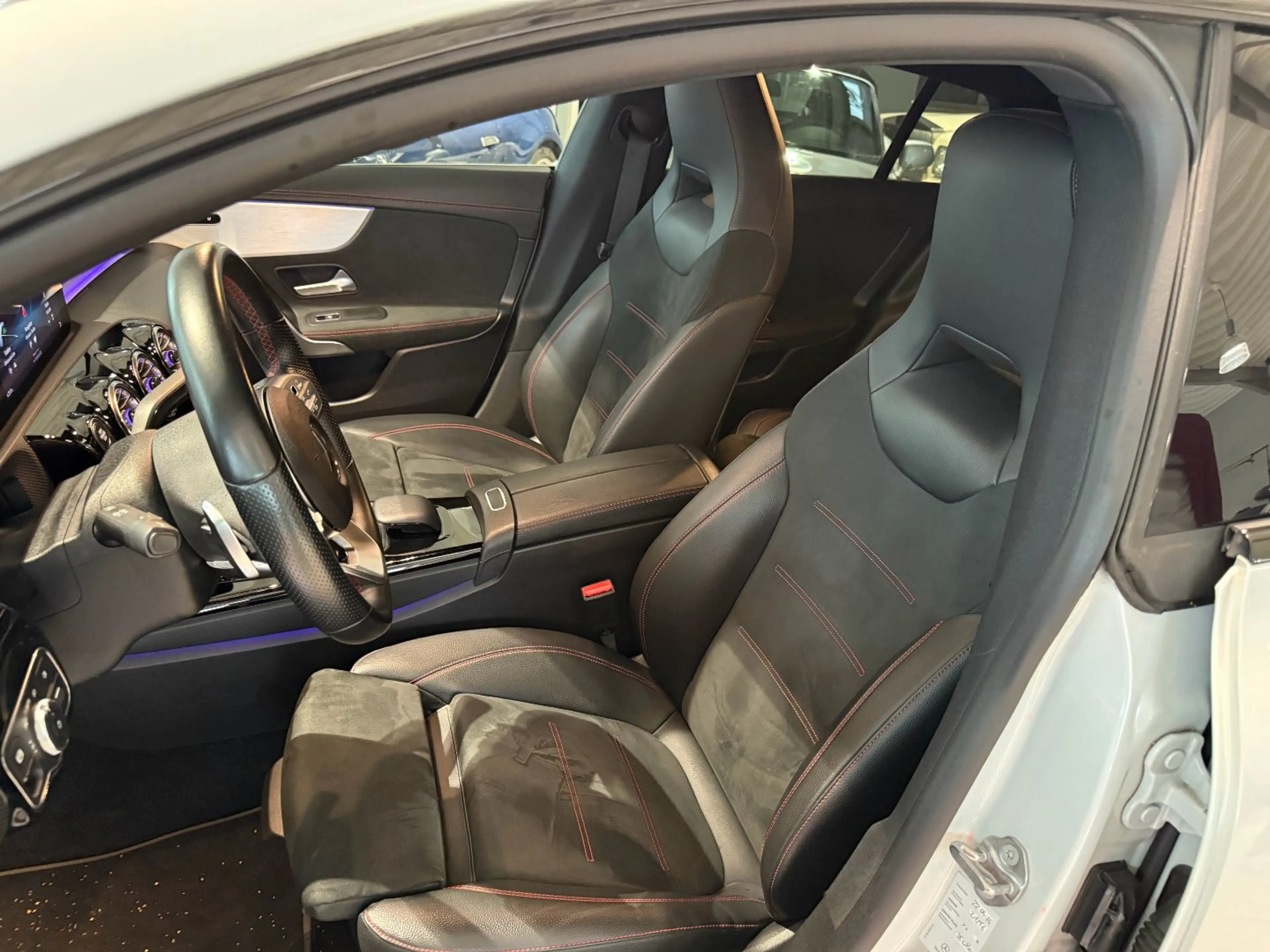 Mercedes-Benz CLA 200 CLA 200 AMG Line Exterieur & Interieur Night-Paket — photo 14
