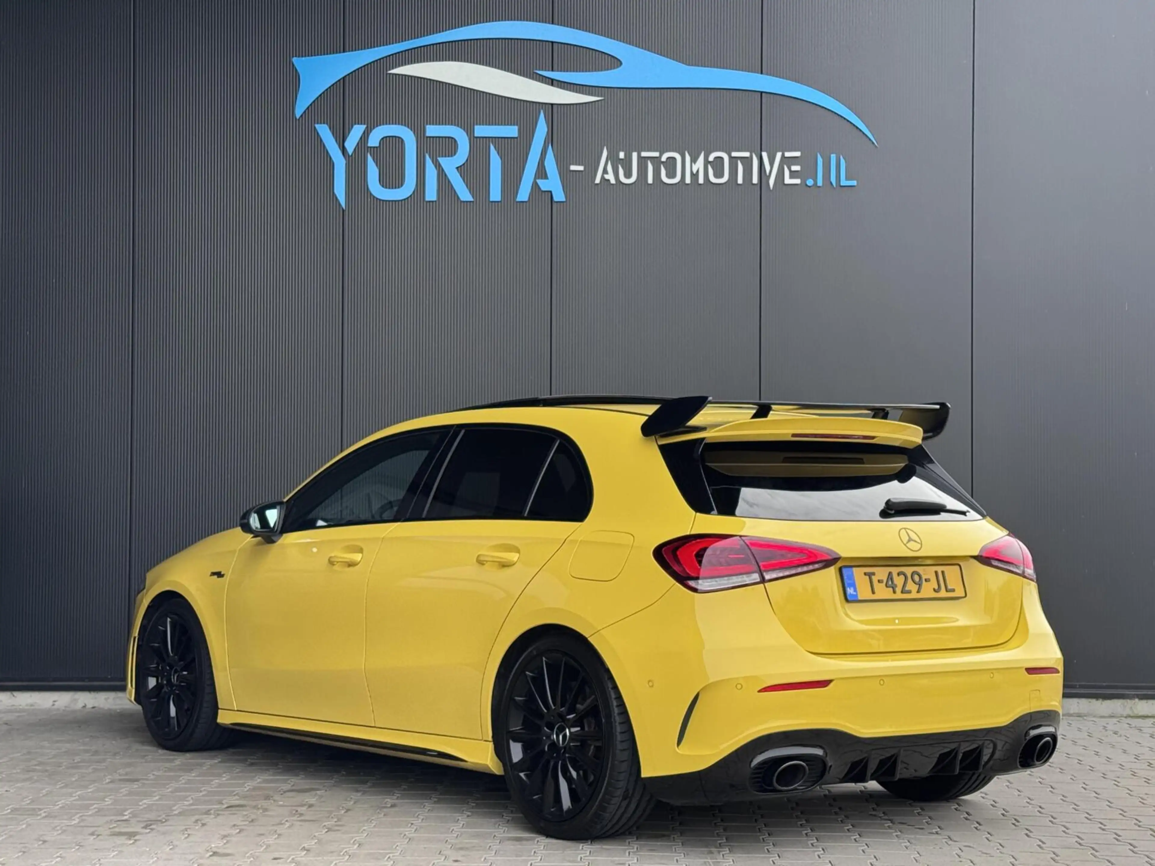 Mercedes-Benz A 35 AMG 4MATIC Edition 1 — photo 18