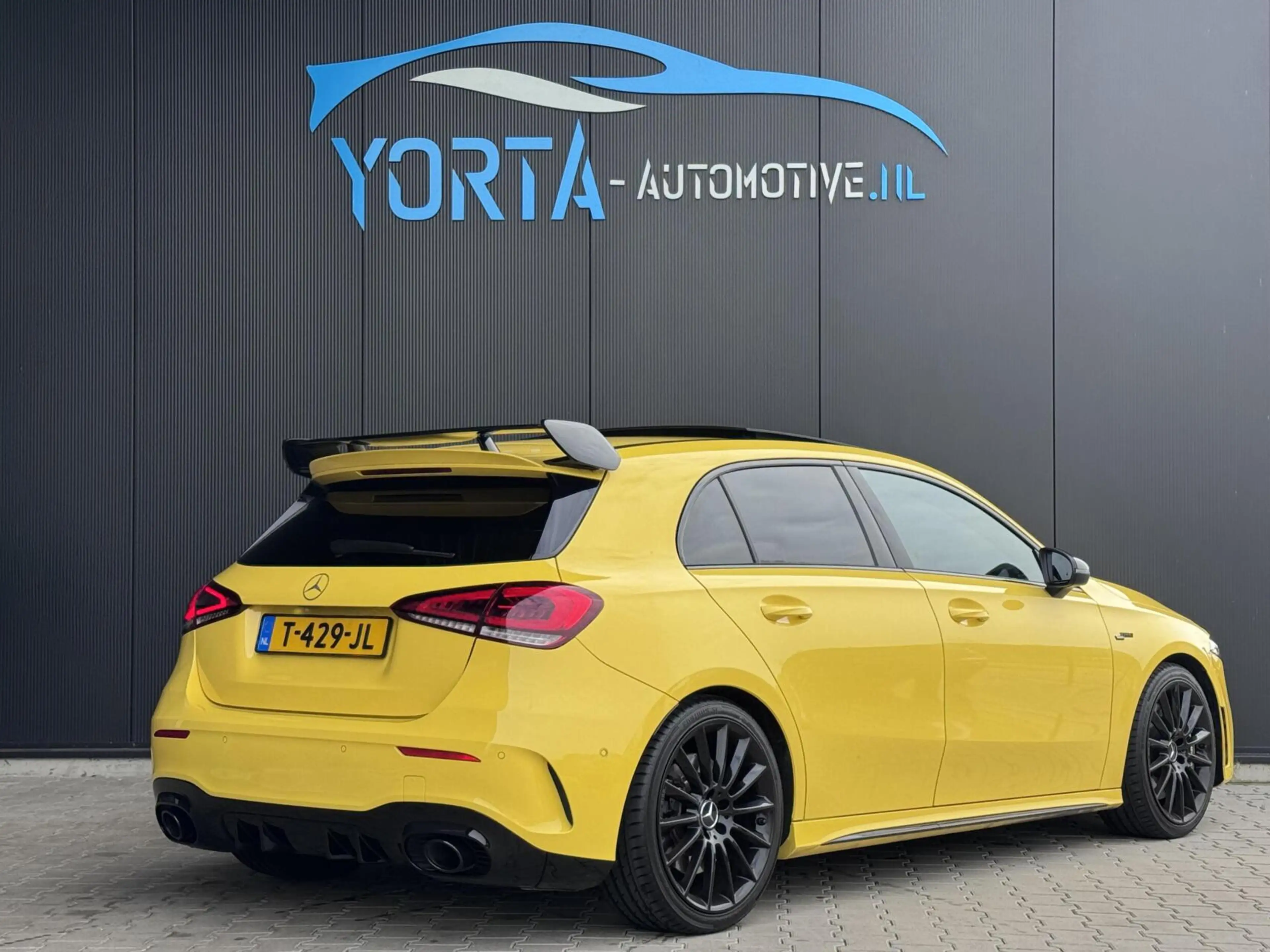 Mercedes-Benz A 35 AMG 4MATIC Edition 1 — photo 3