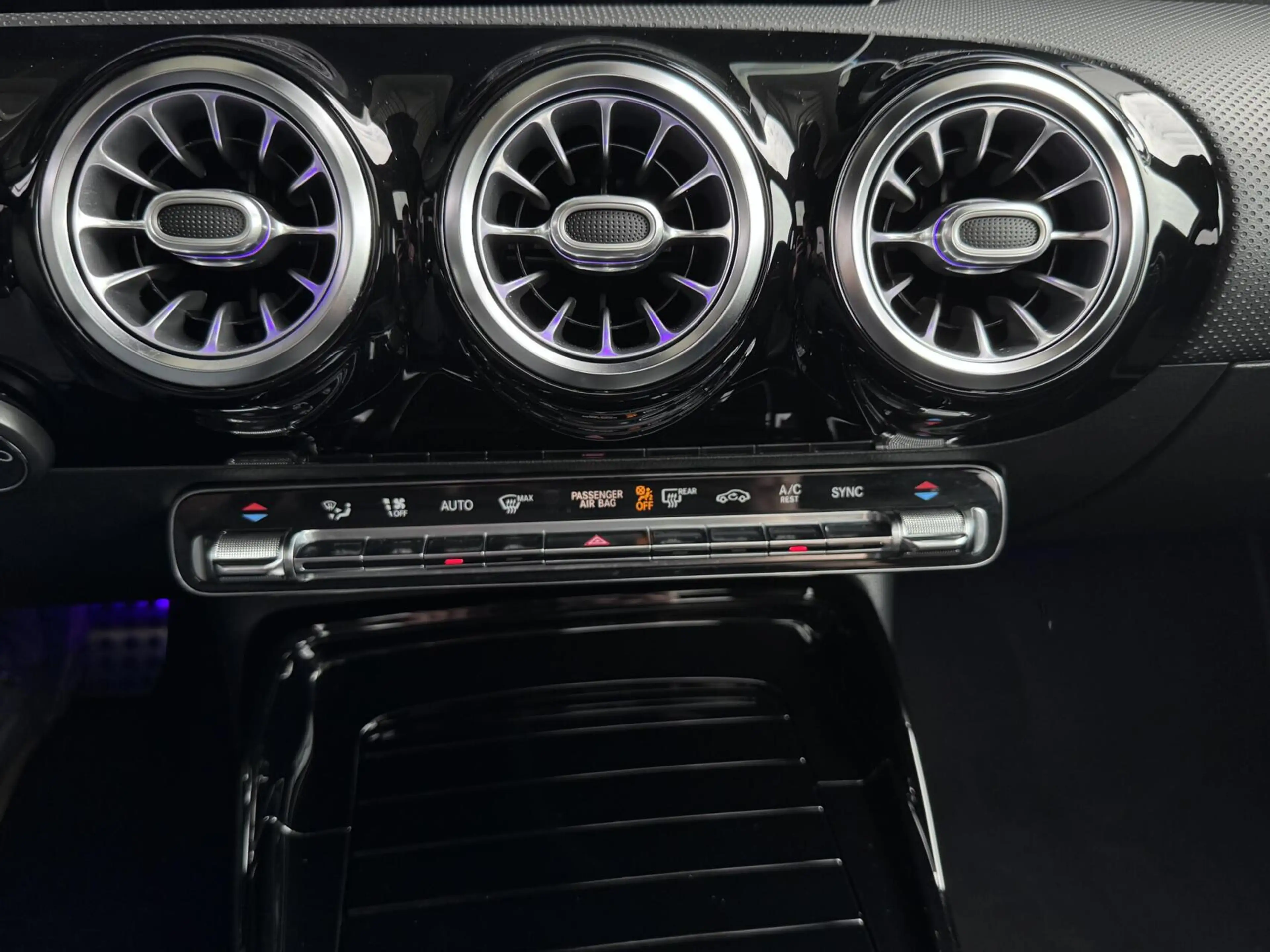 Mercedes-Benz A 35 AMG 4MATIC Edition 1 — photo 16
