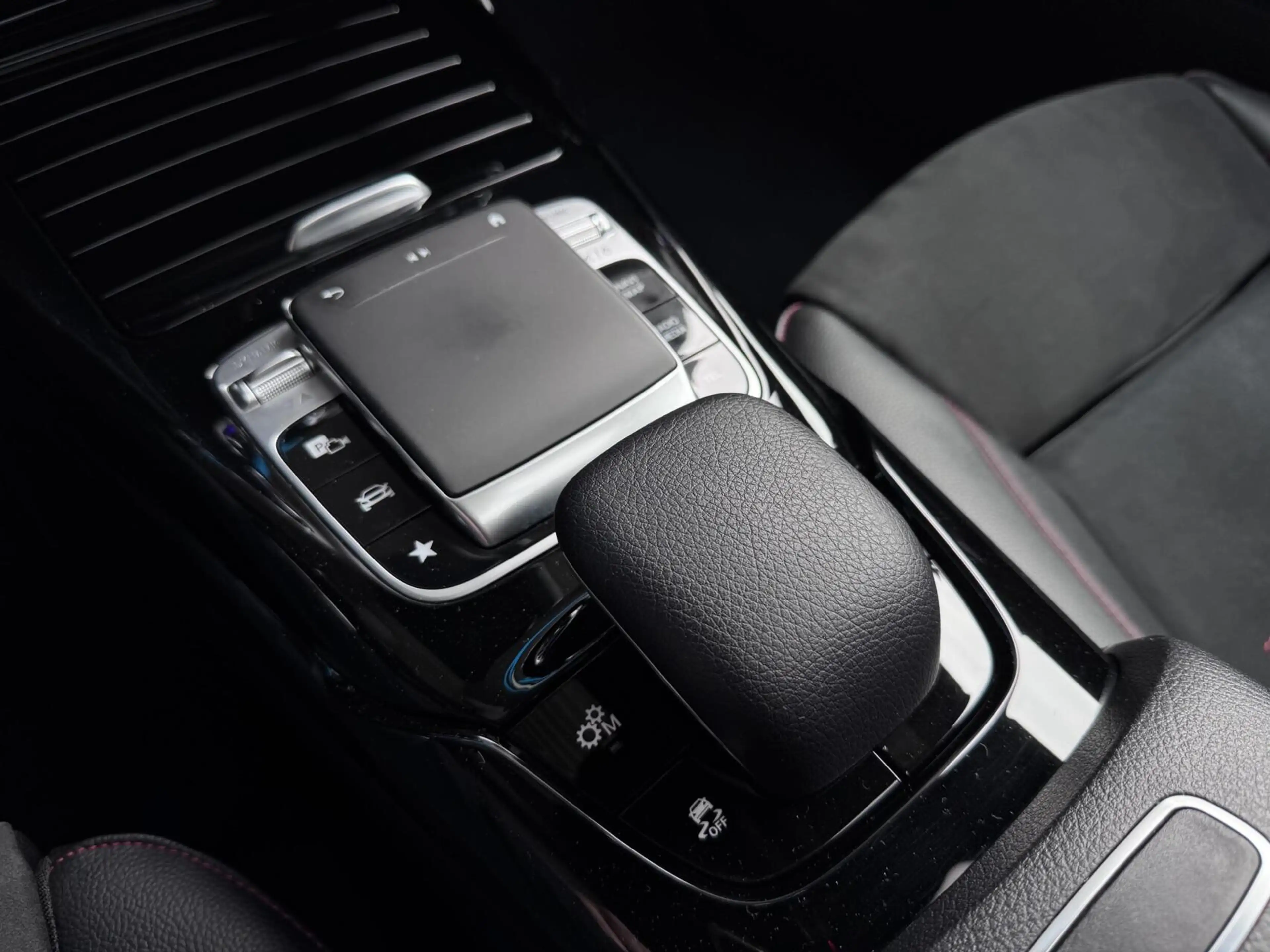 Mercedes-Benz A 35 AMG 4MATIC Edition 1 — photo 17