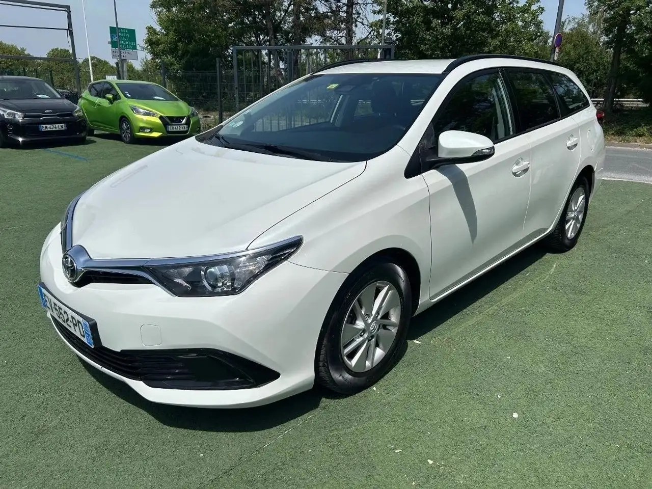 Toyota Auris TOURING-SPORTS 1.4 D4D 90 TENDANCE BUSINESS — photo 1 of 29