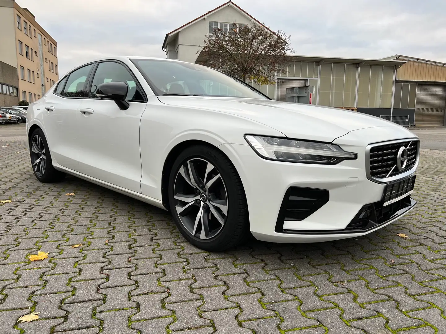 Volvo S60 R Design - NAVI + LED + LEDER + PANO Weiß - 1