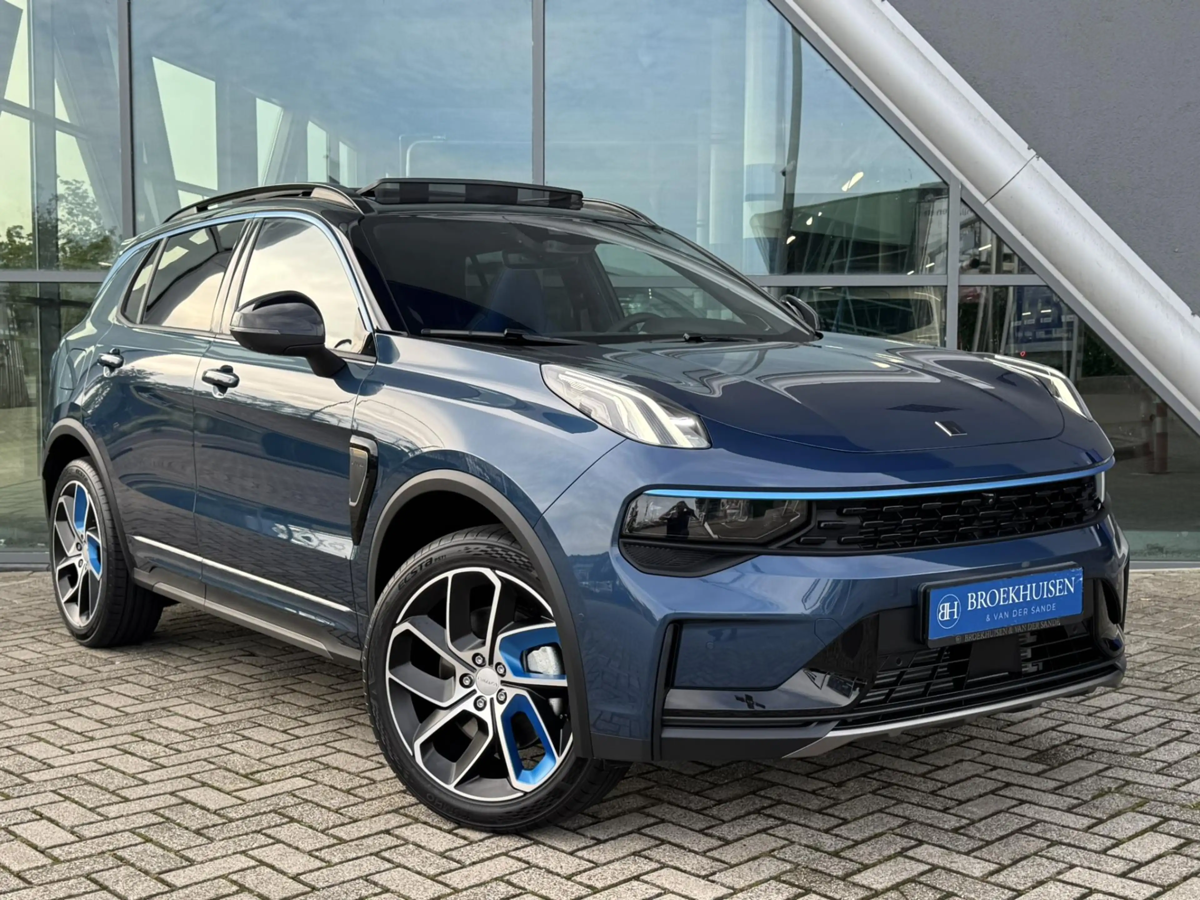 Lynk & Co 01 1.5 6,6 Kwh Accu Snel LAden Plug in Hybride 261pk — photo 3