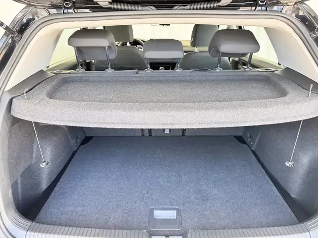 Volkswagen Golf view 12