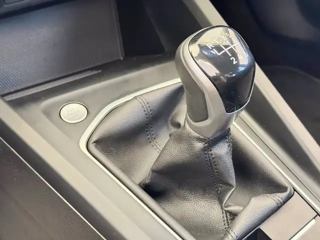 Volkswagen Golf view 24